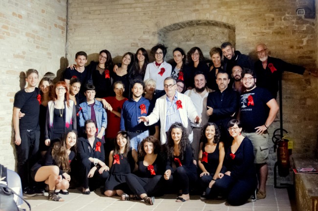 I volontari del festival #Oppureridi con Evio Hermas e Lucrezia Ercoli, direttrice artistica del festival