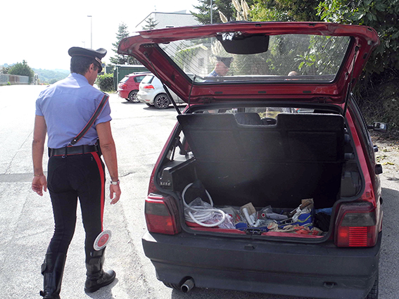 Auto Rubata per rapina Banca (2)