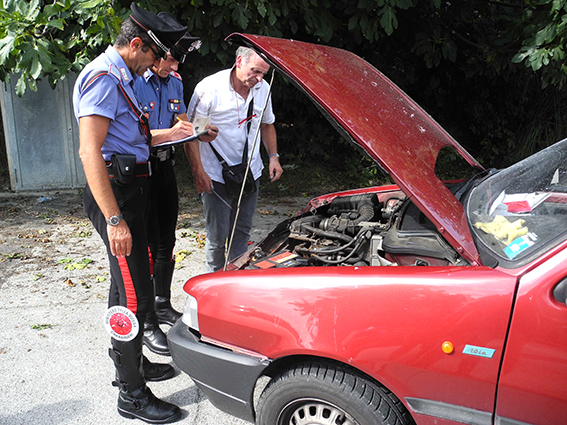 Auto Rubata per rapina Banca (5)