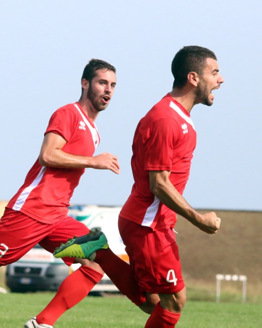 Marco Croce dopo il gol decisivo nel derby d'andata