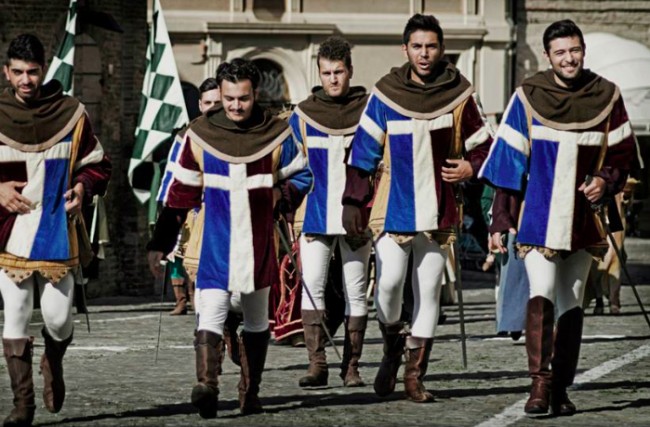 Contesa Margutta_figuranti del corteo
