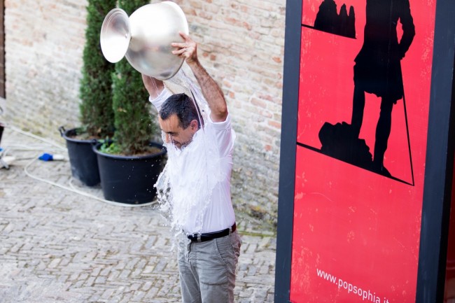 Simone Regazzoni risponde alla nomination dell' Ice Bucket Challenge