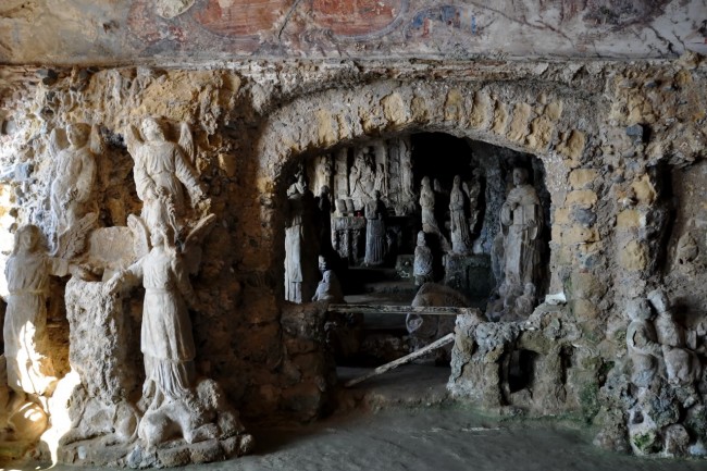 Pizzo Calabro. Chiesa Piè di Grotta interamente scavata nel tufo Mario Lambertucci (2)