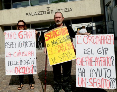 La protesta di Moretti in tribunale