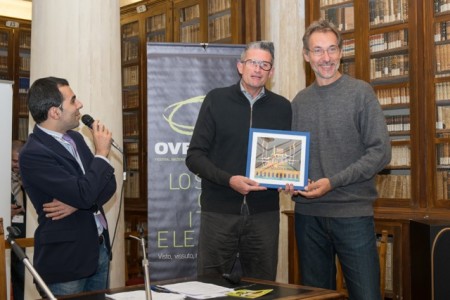 Andrea Zorzi consegna Premio Pindaro ad Andrea Lucchetta
