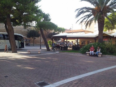 Il bar Guido in piazza Bracondi a Porto Recanati