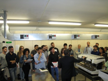 alcuni momenti della visita in Nuova Simonelli dei giovani dell’Istao partecipanti al concorso “E-Capital (4)