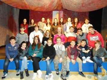 Il gruppo teatrale scolastico "L'arancina"