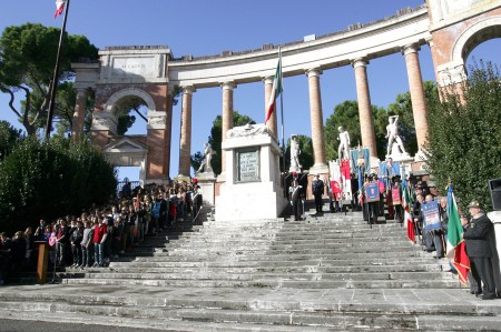 Cerimonia 4 novembre Carabinieri Finanza Monumento caduti Macerata (1)