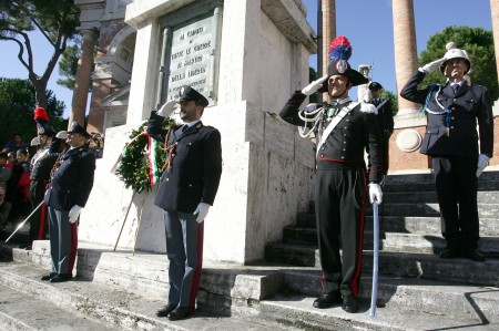 Cerimonia 4 novembre Carabinieri Finanza Monumento caduti Macerata (4)
