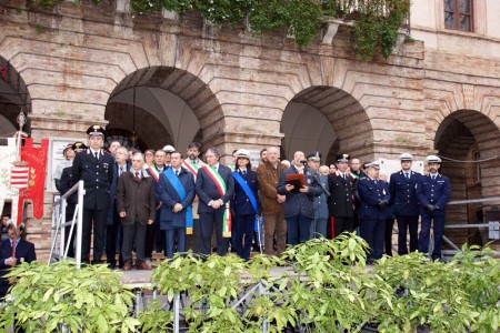 Le autorità presenti all'inaugurazione della nuova sede della Polizia Locale di Tolentino