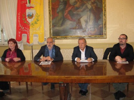 Nella foto da sinistra Laura Tittarelli, l'assessore Giulio Silenzi, Giuseppe Giampaoli del Cosmari e Filippo Ugolini della Adriatica Green Power SpA