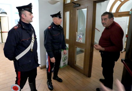 L'arrivo dei carabinieri all'Ostello