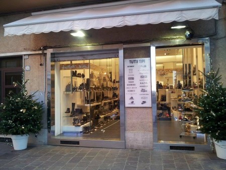 L'ingresso di Tutti Tipi, a metà di corso Matteotti.