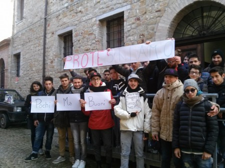 La protesta degli studenti a San Ginesio