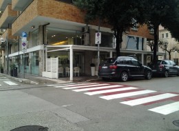 Inveisce con clienti e titolari della Ternana,  poi colpisce un poliziotto: arrestato