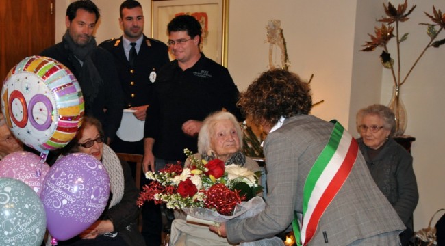 2-L'omaggio floreale dell'amministrazione comunale