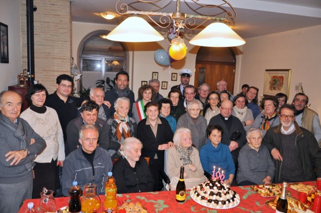 7-Assunta Sebastiani e alcuni invitati al compleanno