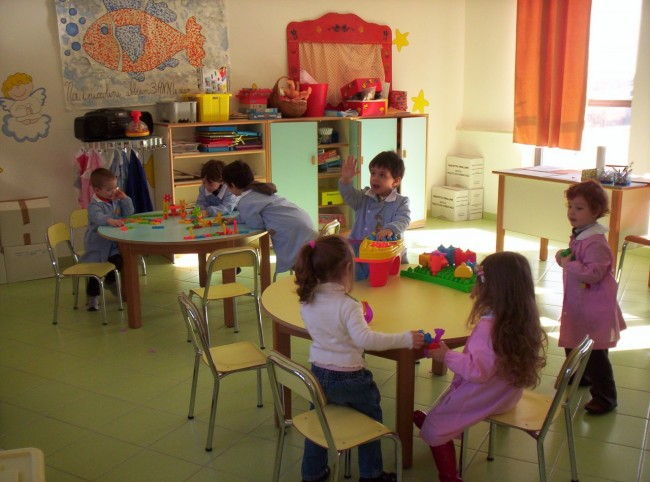 L'Ancora - bambini in classe (2)