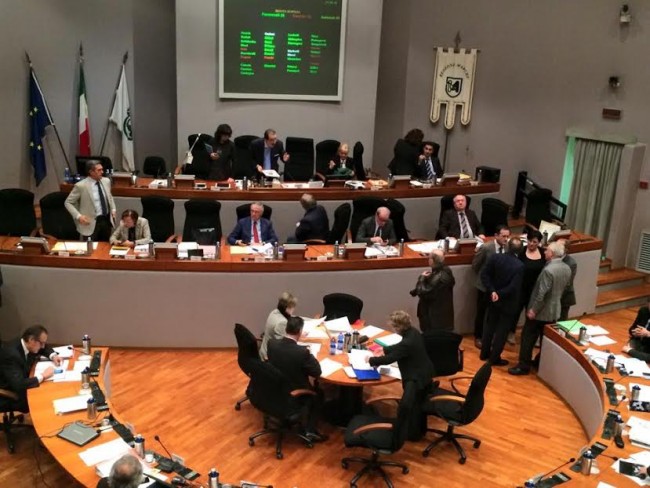 La seduta è tolta, la variante al Piano di difesa della costa è passata