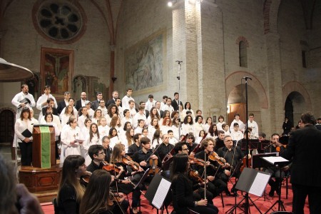 N. 9 - I Pueri Cantores, il Coro Equi-Voci e la Sinfonietta Gigli (Foto di Jacopo Mochi)