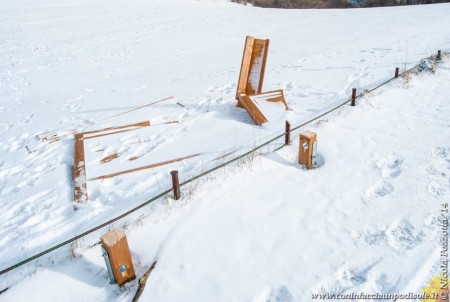 Una delle bacheche fatte a pezzi (foto di Nicola Pezzotta)