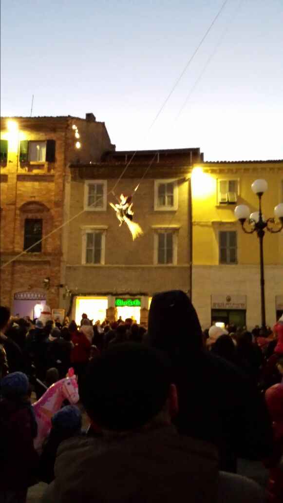 befana che scende dalla torre 2015 - 4