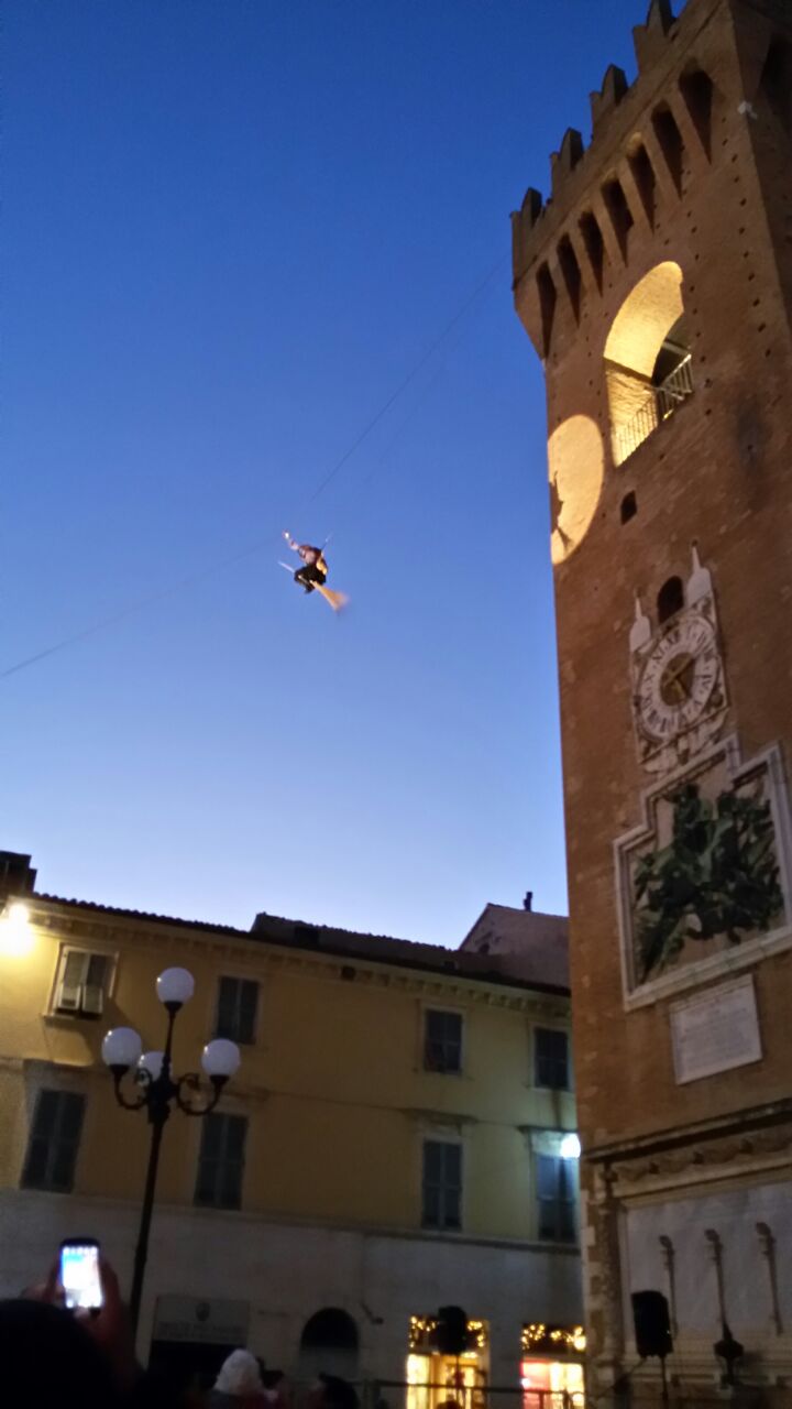 befana che scende dalla torre 2015 - 5
