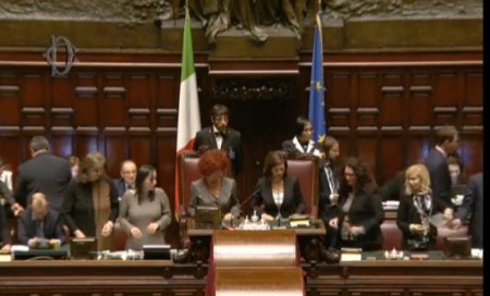 Laura boldrini presiede l'assemblea