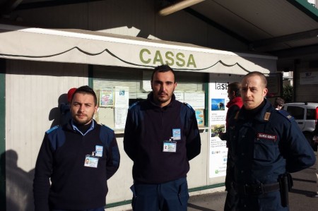 Da sinistra due uomini della Sistemi srl e una guardia della Vigile Picena