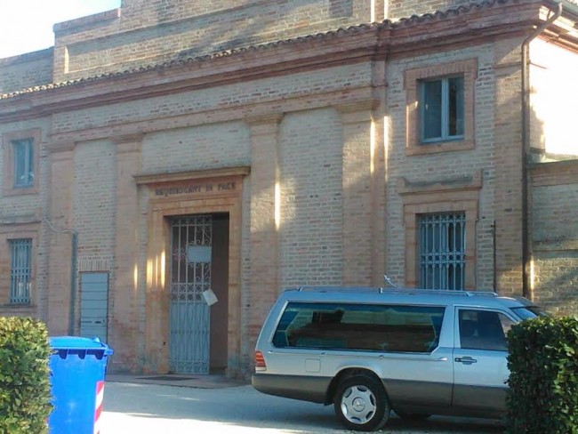 Il cimitero dove si è impiccato l'uomo 