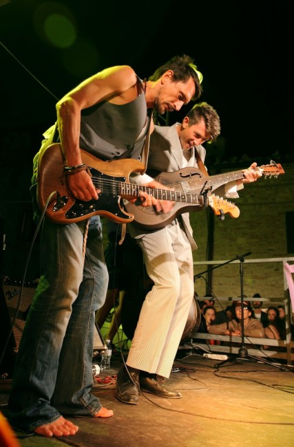 la coinvolgente performance dell'artista