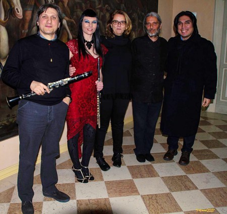 Gianluca Pasqui, ha voluto personalmente ringraziare i musicisti Correnti, Paccamiccio e Ottaviucci, la presentatrice e voce recitante Donatella Pazzelli ed il curatore delle immagini, Giovanni Falaschi (nella foto di Fernando Libretti)