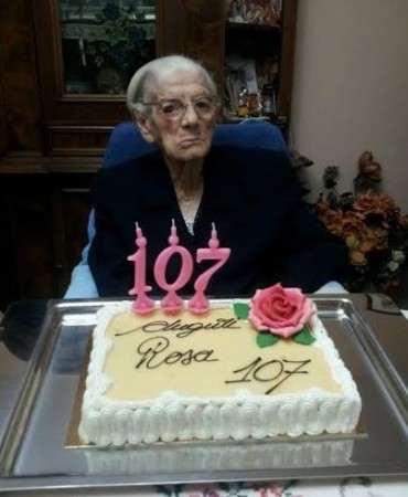 Rosa Rozzi, il giorno del suo ultimo compleanno: "soffiò" su 107 candeline