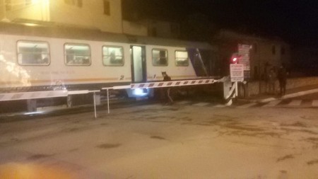 Il convogliio fermo sui binari