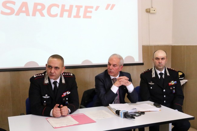 La conferenza stampa dell'operazione Sarchiè: da sinistra il comandate provinciale dei carabinieri Stefan oDi Ilulio, il procuratore Gioganni Giorgio e il comandante del Reparto operativo Leonardo Bertini