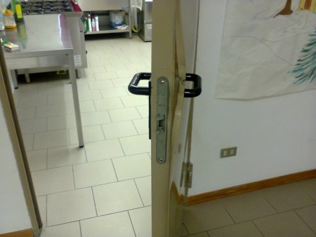 furto scuola monte san martino 2