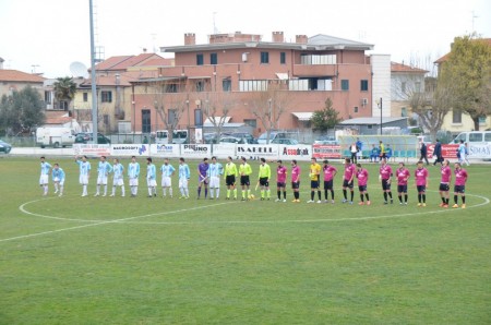 Le squadre al centro del campo