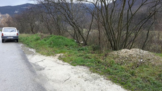 La piazzola ripulita dagli operai del comune di San Severino
