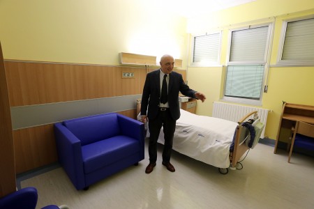 Una delle stanze dell'hospice di Macerata