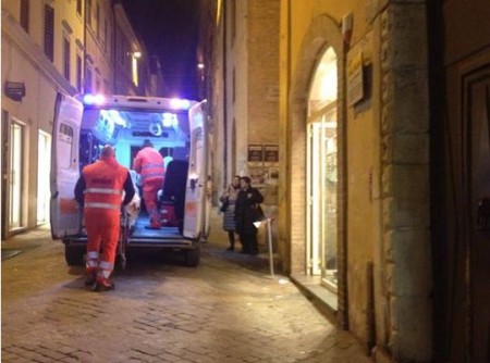 I soccorsi alla commerciante