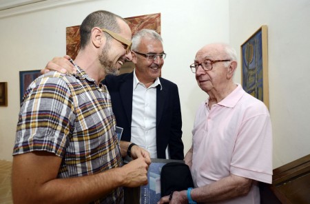 Nino Ricci insieme al sindaco Romano Carancini e al direttore artistico del Macerata Opera Festival, Francesco Micheli, in occasione della presentazione della mostra a Palazzo Buonaccorsi