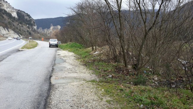 Rifiuti abbandonati San Severino