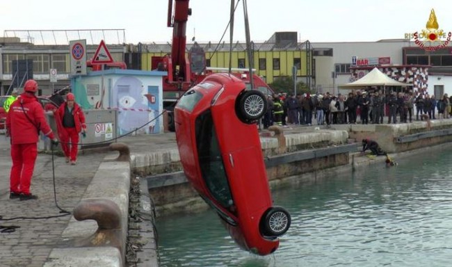 auto_caduta_porto_ancona