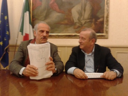 Giulio Silenzi assessore ai rifiuti e Giuseppe Giampaoli direttore Cosmari