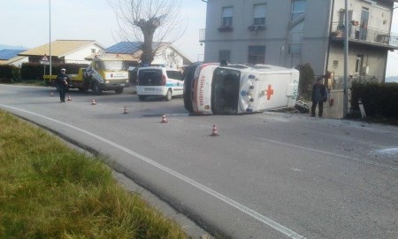 Ambulanza Recanati incidente 2