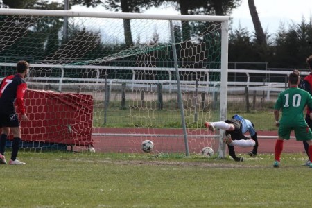 Il gol di Seferi (foto gentilmente concessa da Novafoto Corridonia)