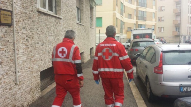 I soccorsi della Croce Rossa in via Manzoni