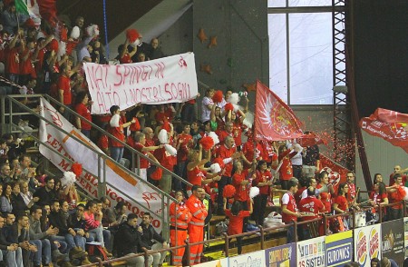 I tifosi della Lube festeggiano a Perugia