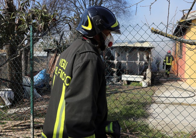 Vigili del fuoco incendio contrada santo stefano macerata (10)